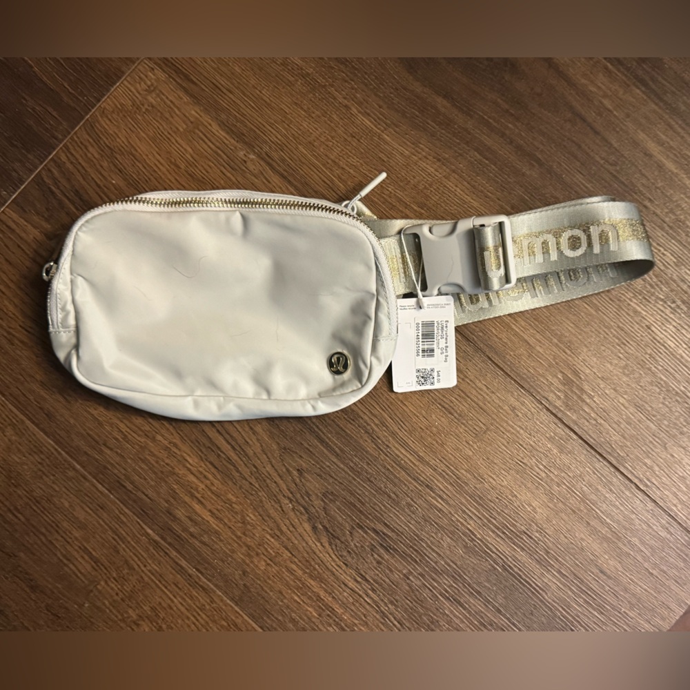 Stylish Winter White Women’s BeltBag